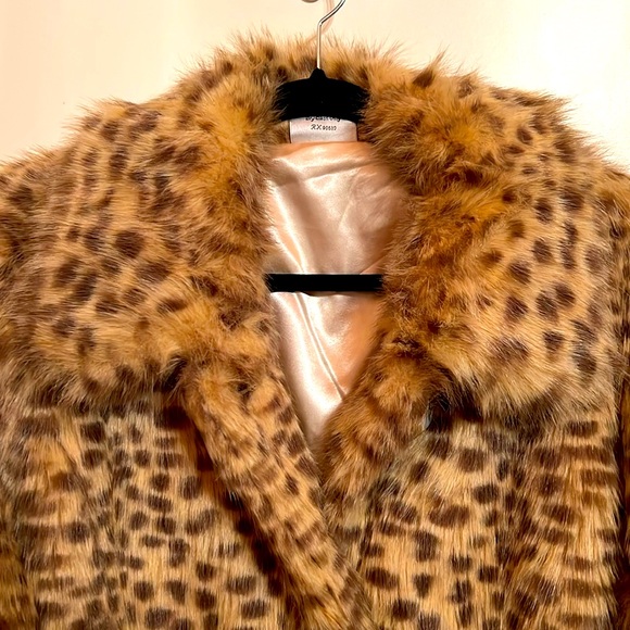 Jsabella’s Journey. Signature Collection. Cheetah, leopard Faux Fur Coat. L NWOT - Picture 4 of 8